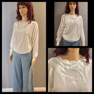 Beautiful VTG Lightweight Sweater